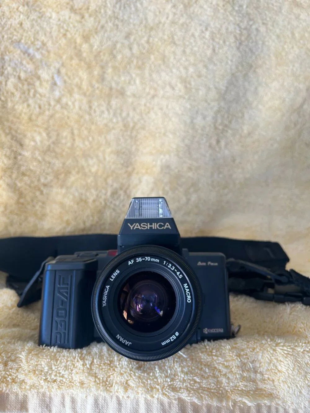 Pre-Owned Yashica 230 AF Kyocera 35mm Camera w 35-70mm 1:3.3-4.5 Lens TESTED WOR